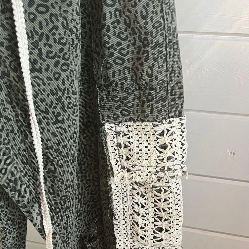 POL Green Leopard Print Joggers with Lace Details - Picture 2 of 4